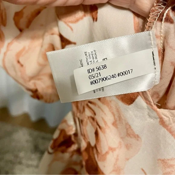 Express Floral Print Romper in Cream and Blush Pink - Size XS - Picture 7 of 8
